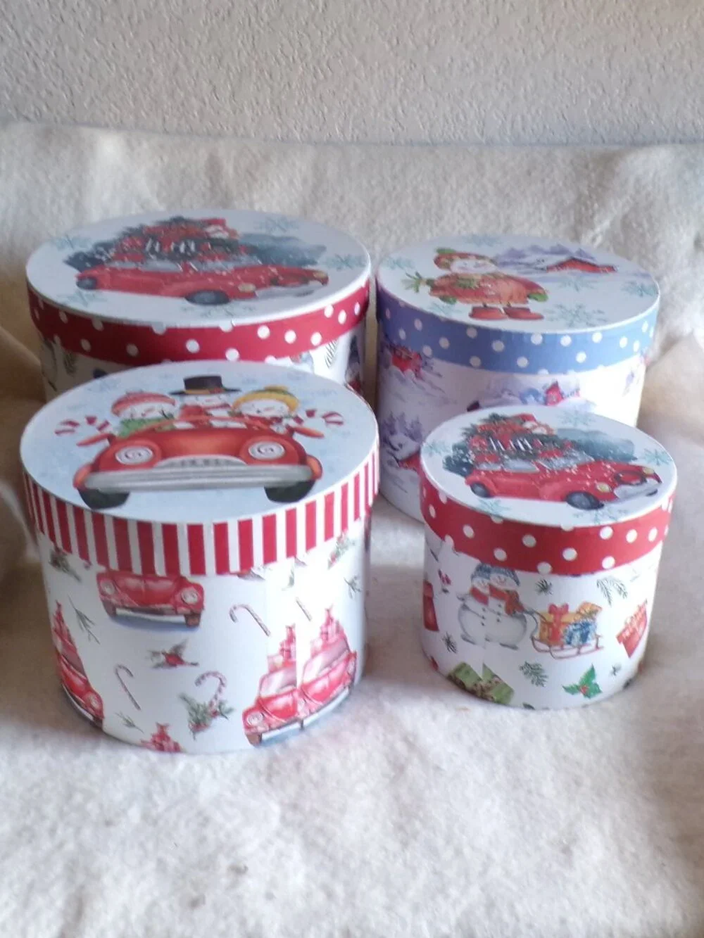 4 Holiday Boxes Round Gift Boxes Unique Fun Festive Winter Design Stacking NEW